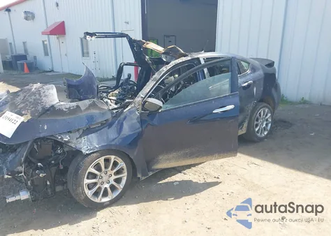 2015 Dodge Dart Limited z USA, uszkodzony, nr VIN 1C3CDFCB5FD414818